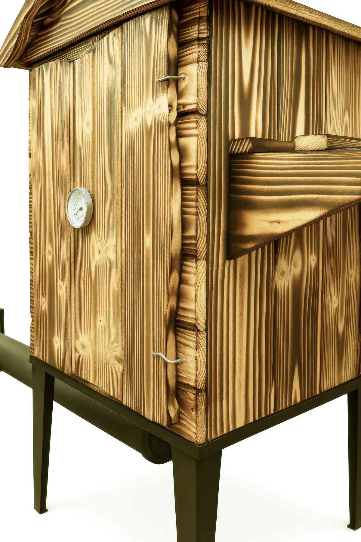 Holzraeucherkammer fuer den Garten 8